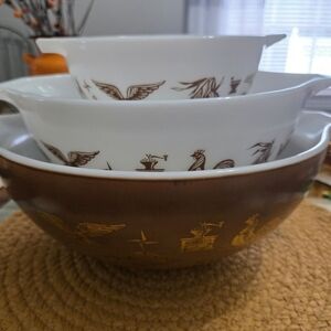 Vintage Pyrex Cinderella Nesting Bowls